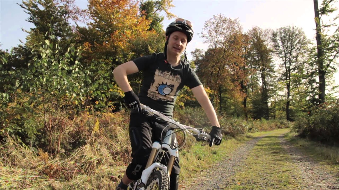 MTB Fahrtechnik #4: Kurventechnik | Schotterkurven mit Marc Brodesser