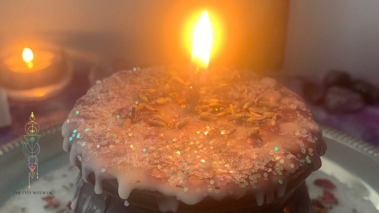 Reading a candle flame: spell divination