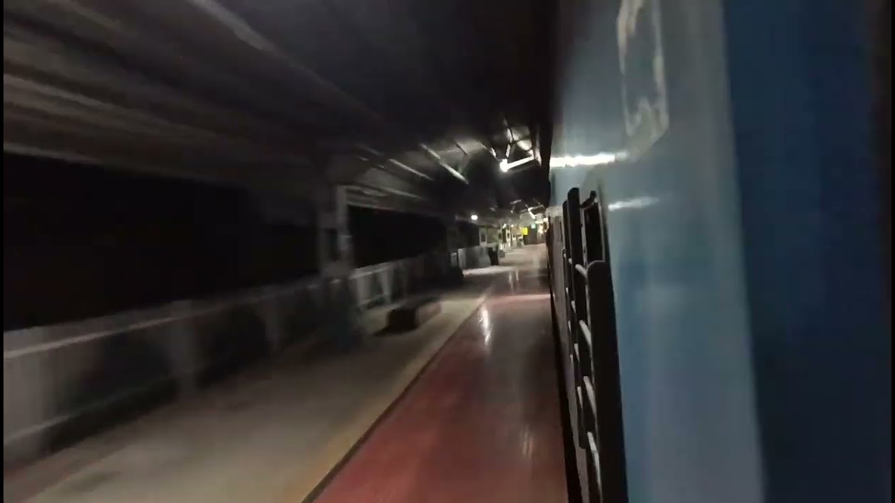 Howrah Asansol Agnibina Express crosses Belanagar and Dankuni Junction 