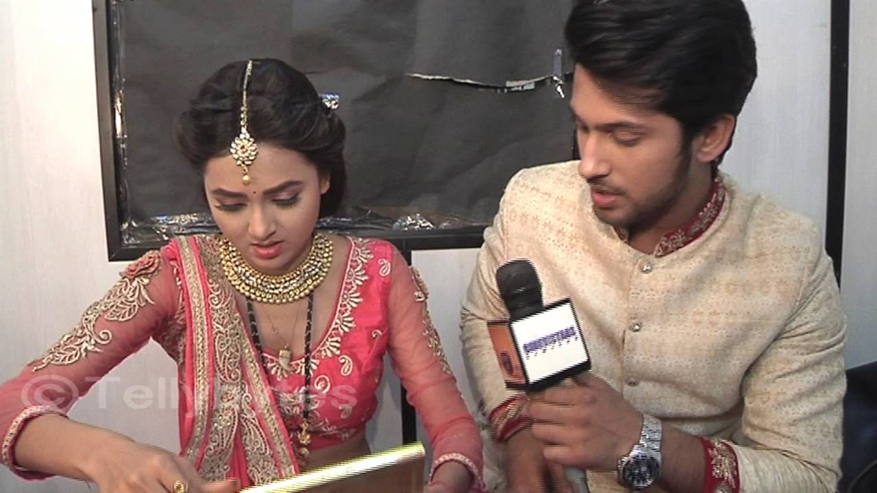 Ragini and Laksh aka Tejaswi and Namish of Swaragini recieves gifts from fans PART 1