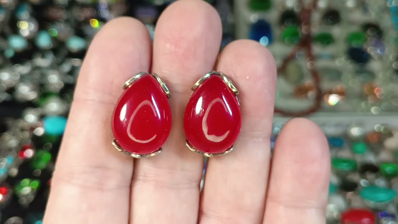 Распродажа серег с камнем.