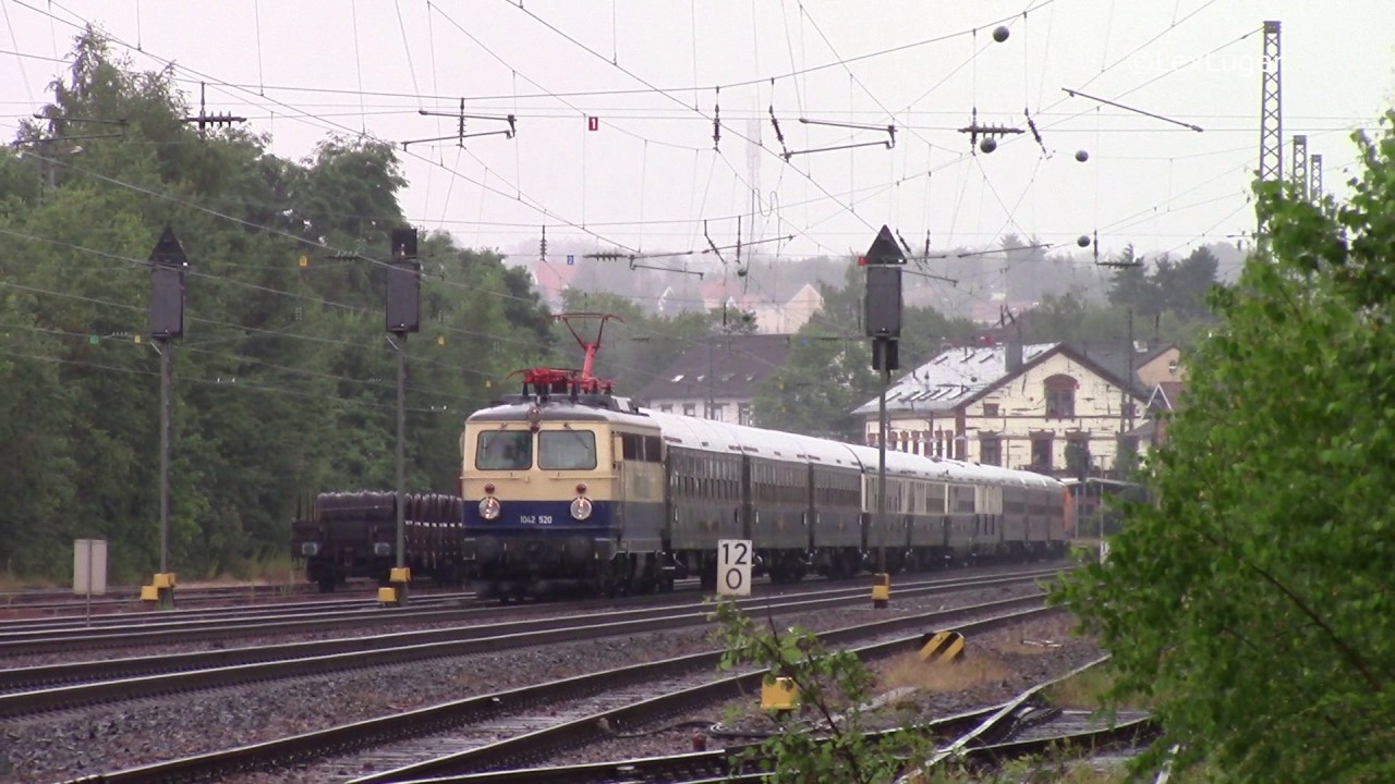 Centralbahn 1042 520 mit Classic Courier Sonderzug und Lichtgru&szlig; in St.Ingbert