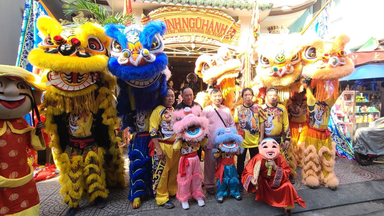 Mừng Lễ vía Bà Ngũ Hành, Đoàn LSR HẢI NAM LIÊN HỮU múa lân tại Đình Ngũ Hành Q.4 cũ (18/10 AL)