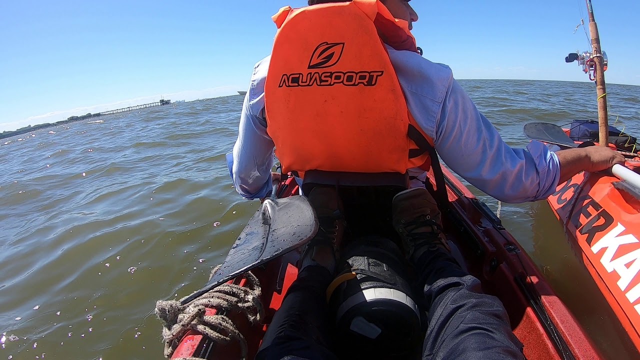 Ayudando a Kayakista ( codigo del Kayak Siempre ayudar al otro )
