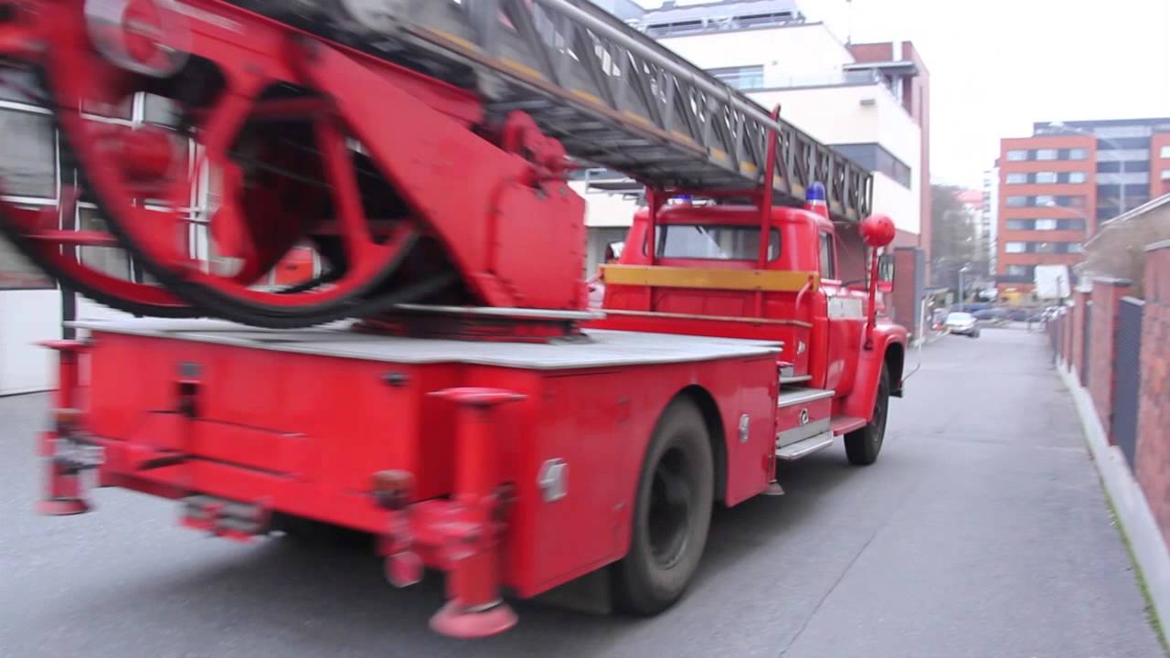 Pelastuslaitoksen uusi museoauto katsastusta vaille valmis