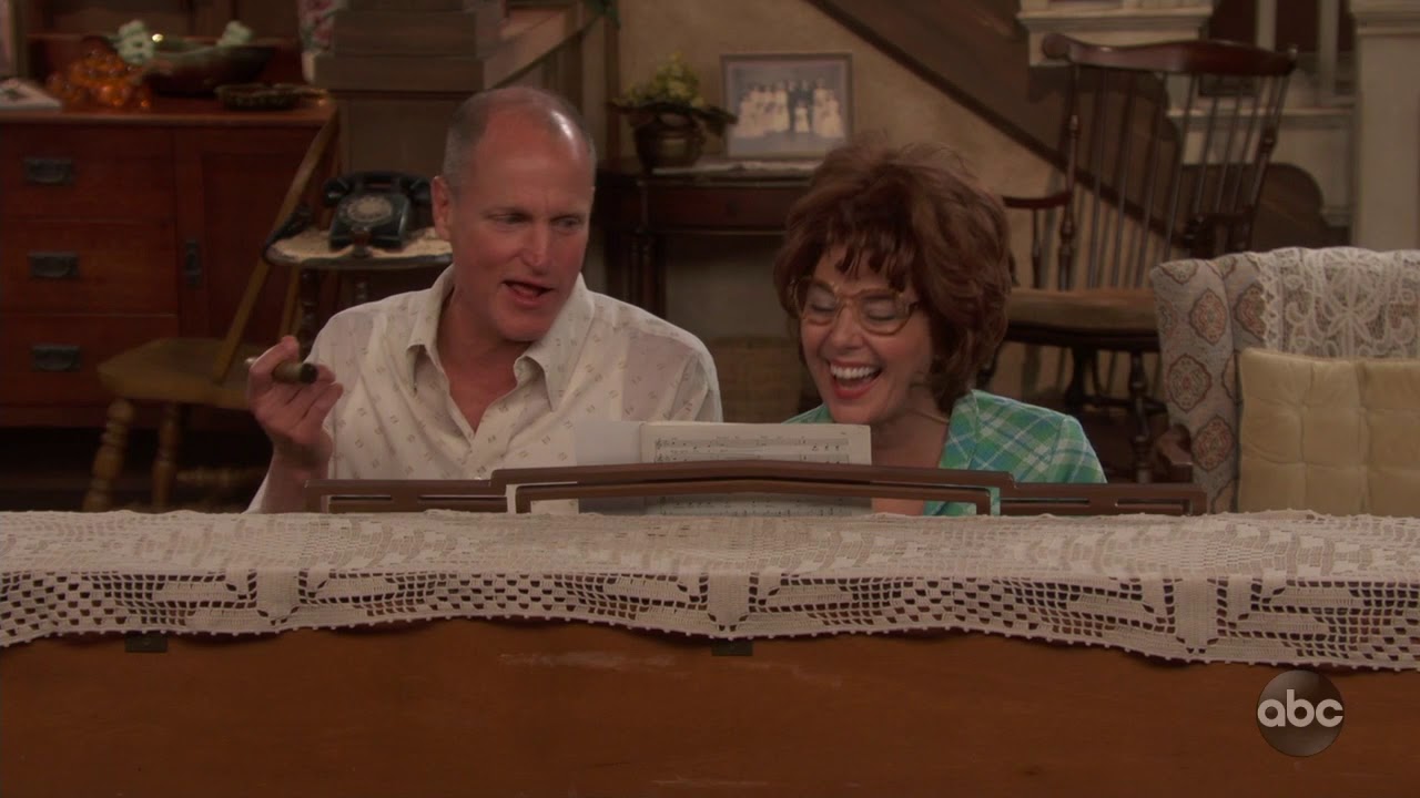 Woody Harrelson and Marisa Tomei Sing &ldquo;Those Were The Days&rdquo; &ndash; Live In Front Of A Studio Audience