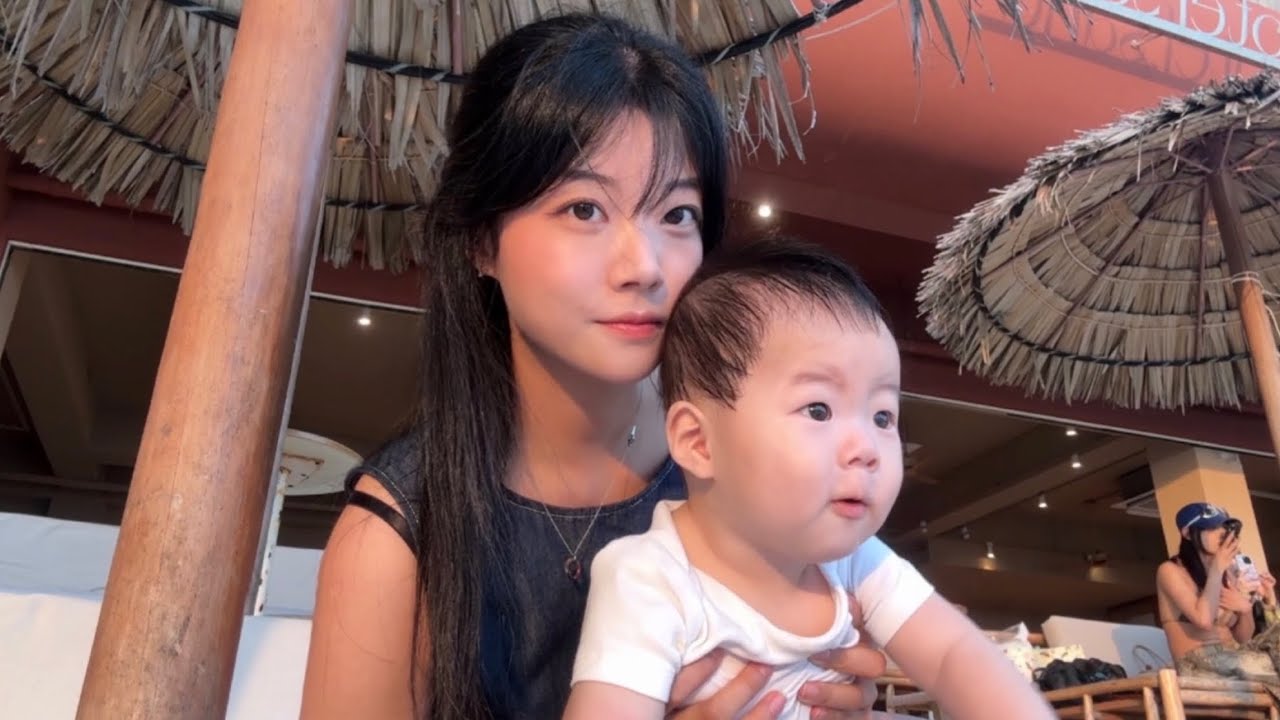 8개월아기랑 제주 애월 3박4일🍊1박 9만원대 숙소 | 사진 잘 나오는 패밀리룩👗| 흑돼지집에서 류수영 만남 .. | 흰백•우무•보롬사진관•기완상점•협재카페🌴