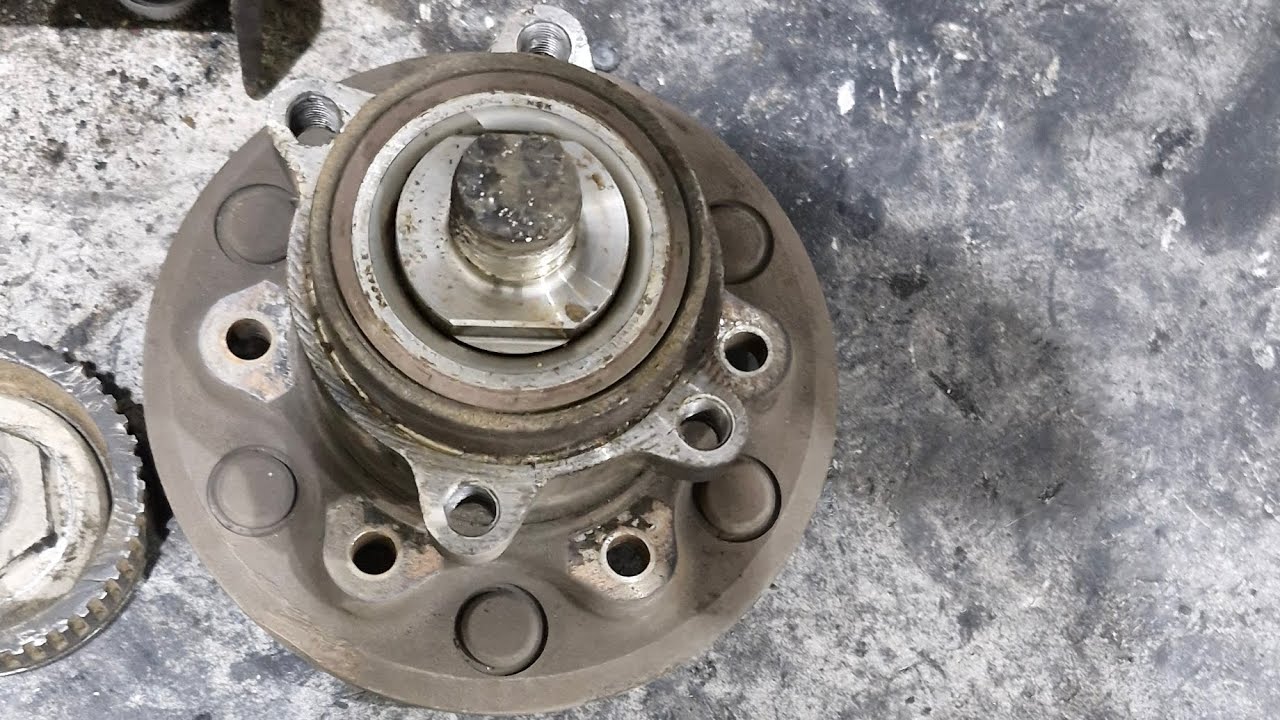 Nissan Urvan 2023 model | How to replace front wheel bearing nissan urvan | 2022 2023