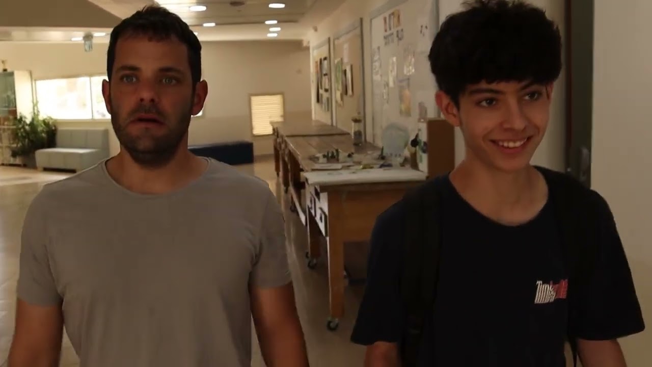 חבילה עוברת (2024)