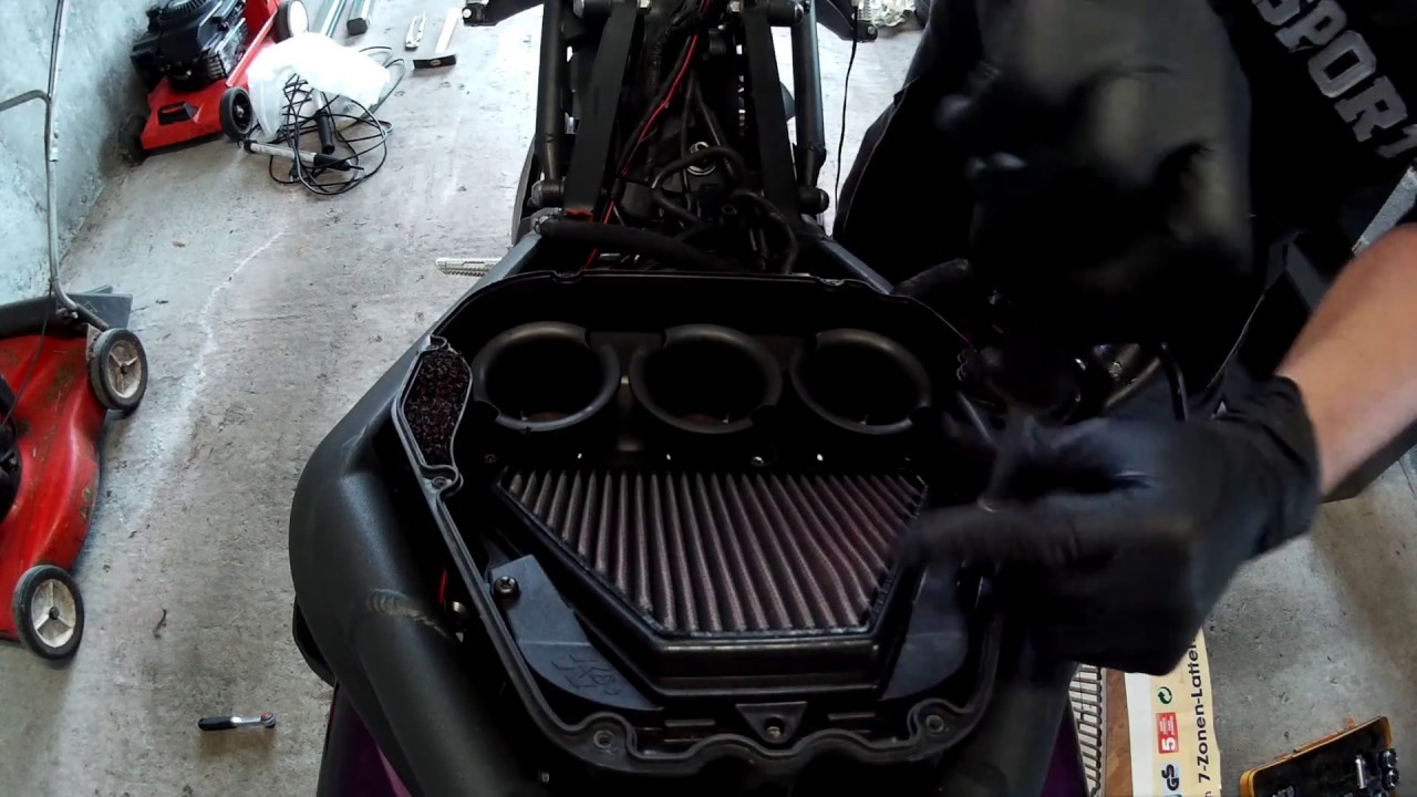 Ventilspielkontrolle Triumph Street Triple 675 / Checking valve clearanceTruimph Street Triple