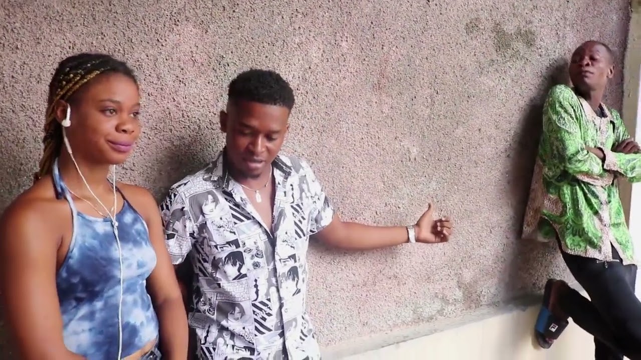 Asosi fè mennaj Sisi kitel pou sisi ka renmen avèl pito sa bel