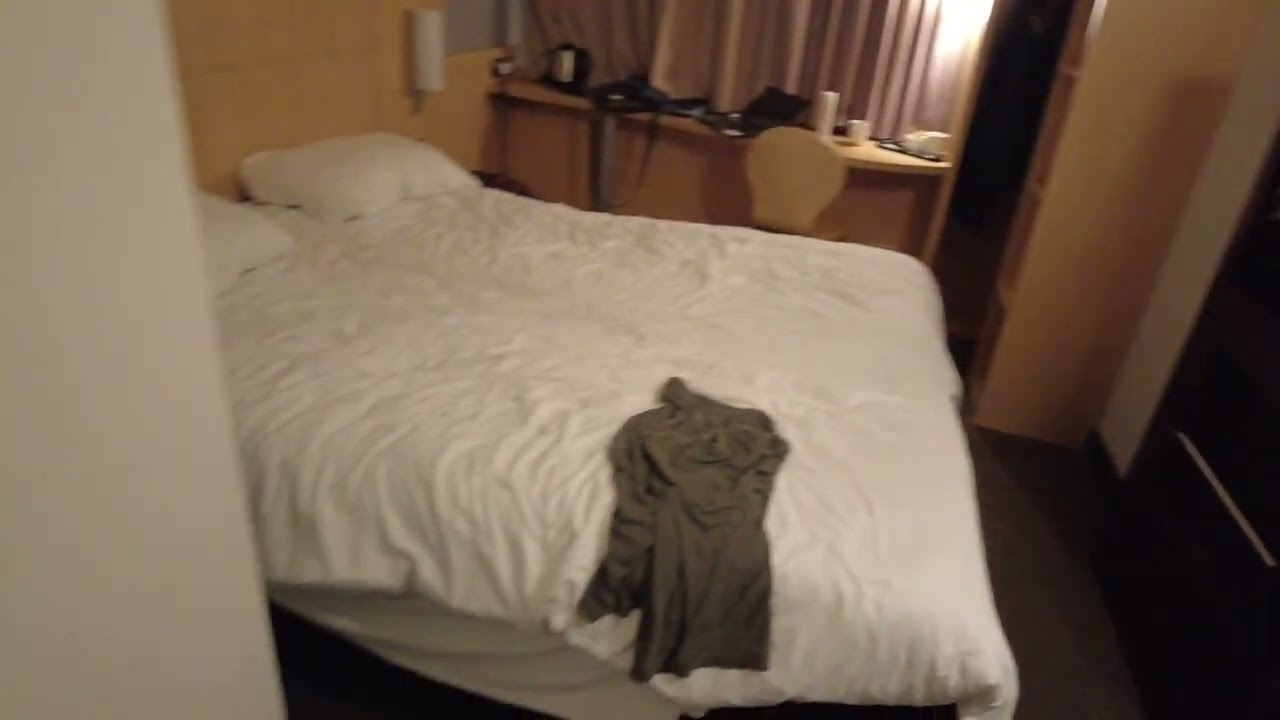 Hotel ibis London Heathrow Airport 146 room tour