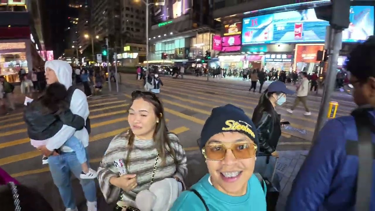 HONGKONG DAY 1 |  Victoria Harbour + Avenue of stars (Night Time) 🥶❄️ 