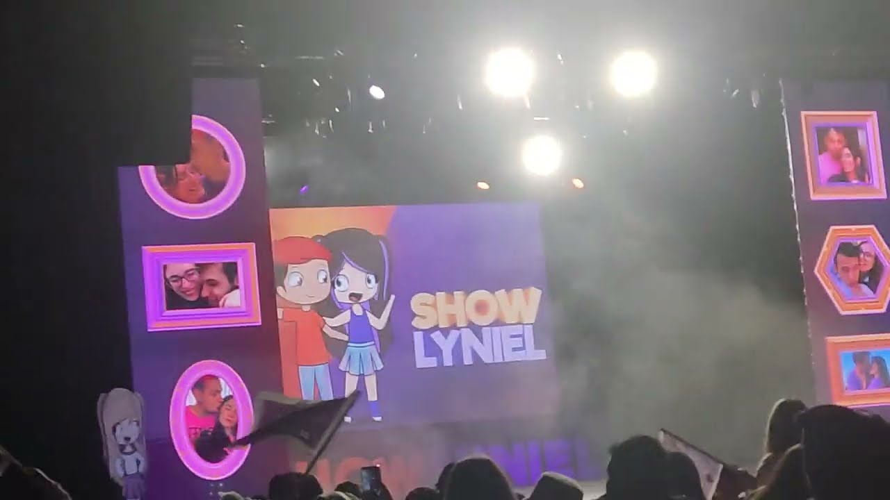 El show lyniel en Santiago de @Lyna y @Chocoblox En el teatro teleton