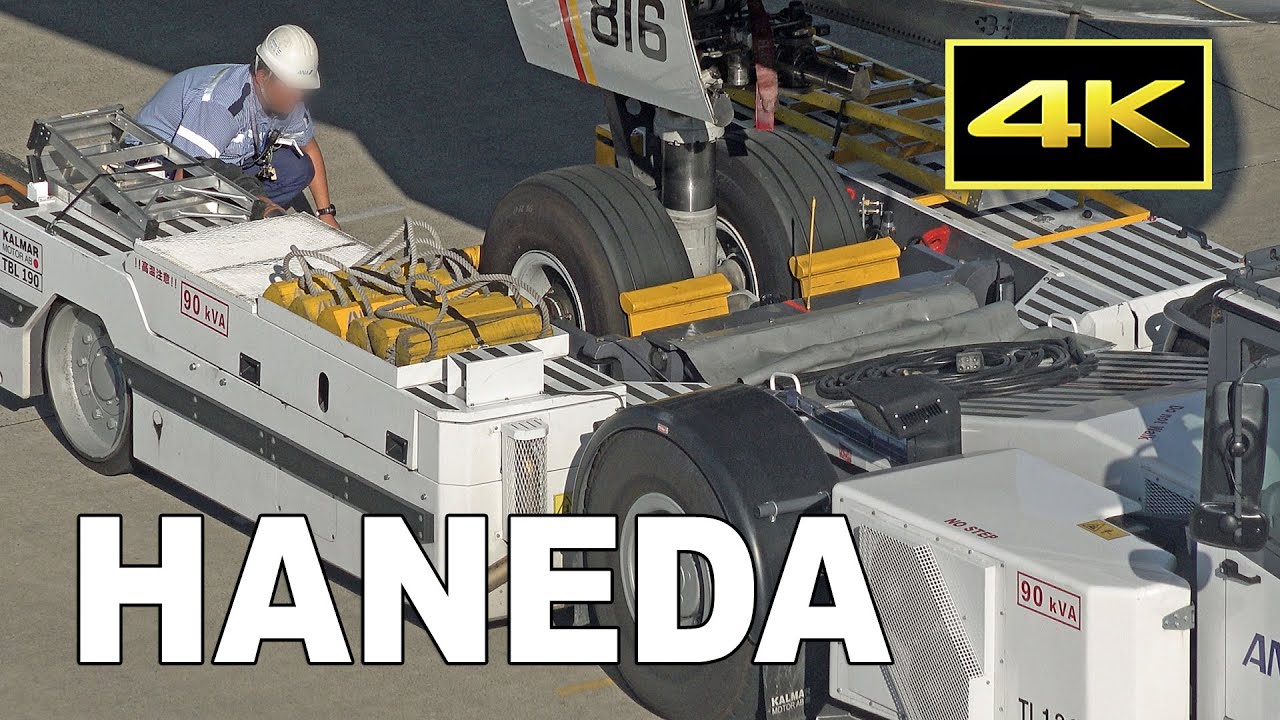 [4K] Towbarless tractor's action - lifting the nose gear of Boeing 787 - Haneda Airport / 羽田空港 ANA
