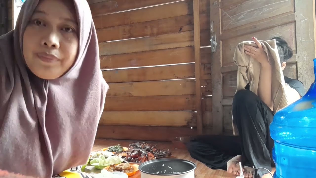 Makan siang hari ini 