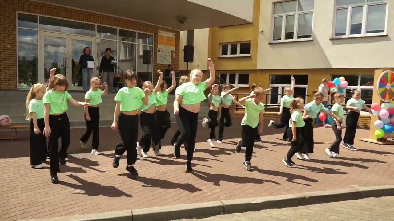 Festyn rodzinny w Kowalewie Pomorskim - występ zespołu tanecznego „FAN”.