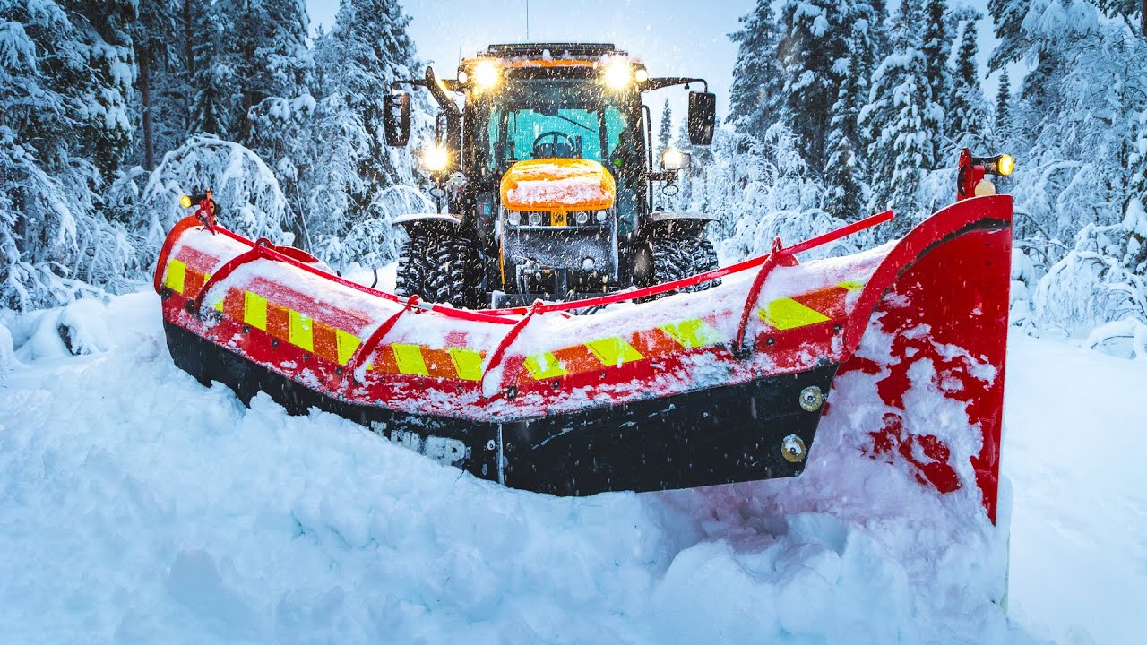 Beautiful winter wonderland! Plowing snow with JCB Fastrac | No Music or talking