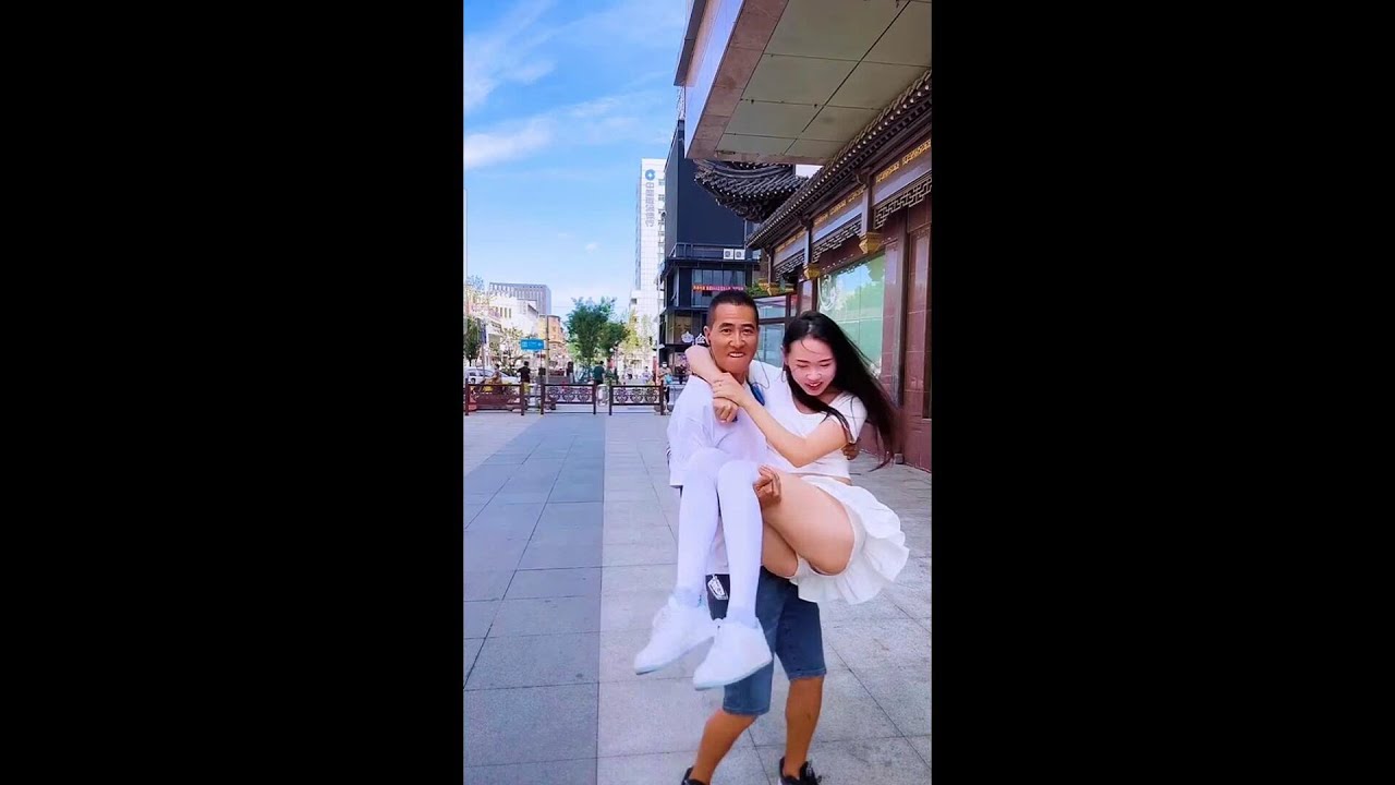 把这老妹吓坏了撒腿就跑以为我要打劫