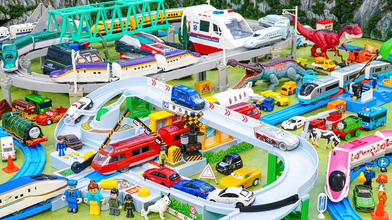 Plarail Shinkansen ☆ Construction of Jumping Railroad Crossing Station &  Pedestrian Overpass 🚇