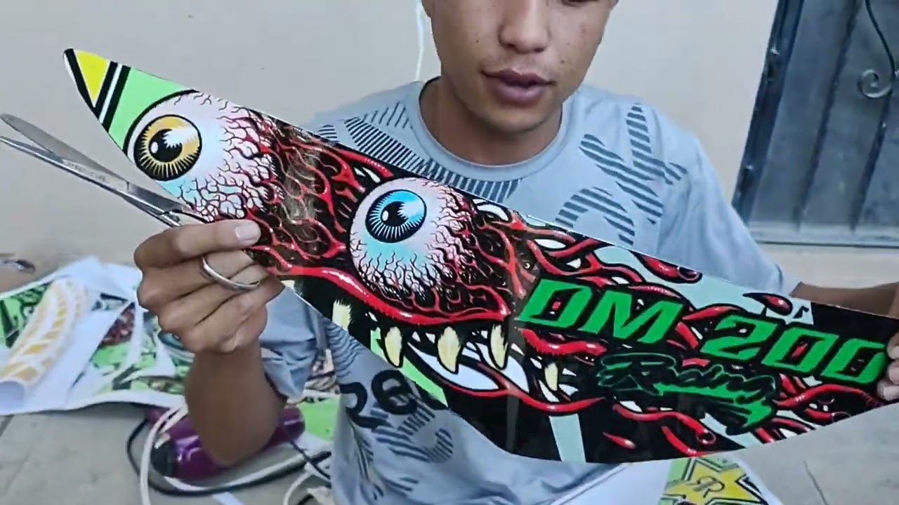 poniéndole nuevos gráficos. estickers o vinil  y  Wrap para mí moto dm200 2022💥
