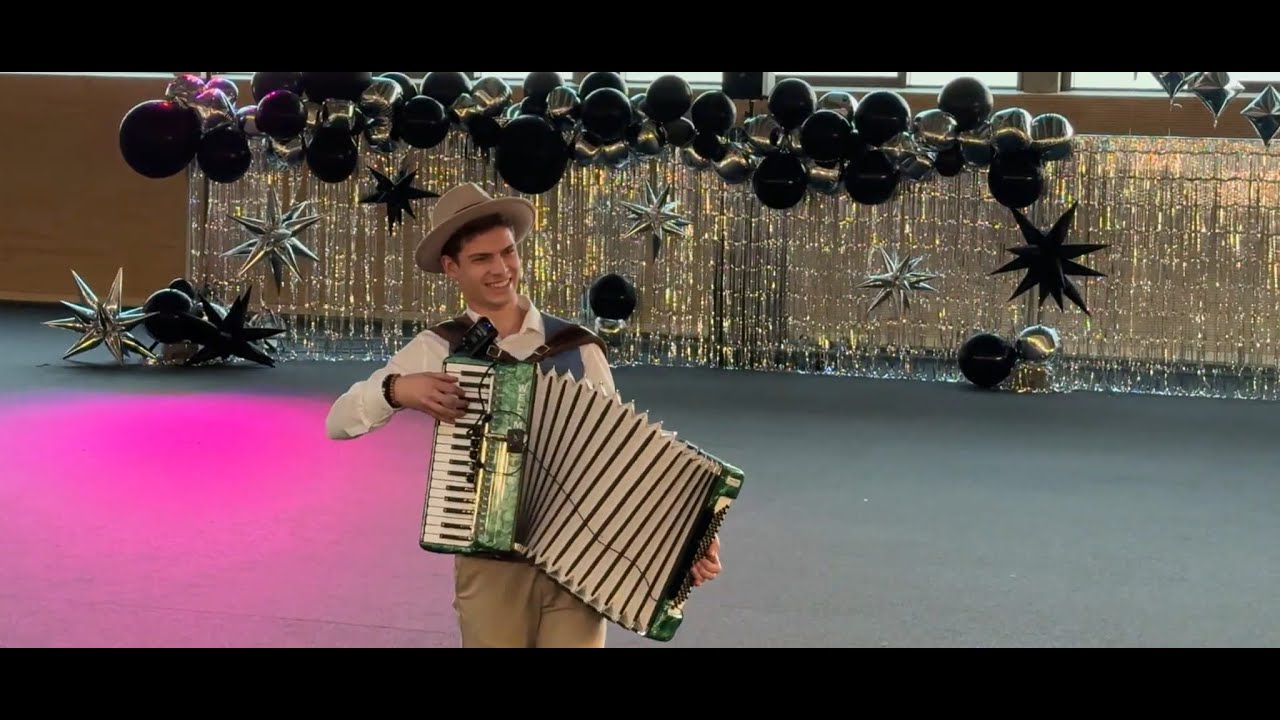 Volkslieder Walzer-Medley gespielt von Max Nadzeika auf dem Akkordeon