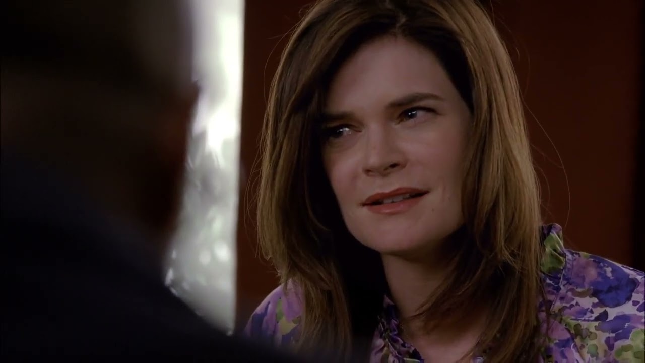 Breaking bad Walter tells marie about Skylar's affair scene