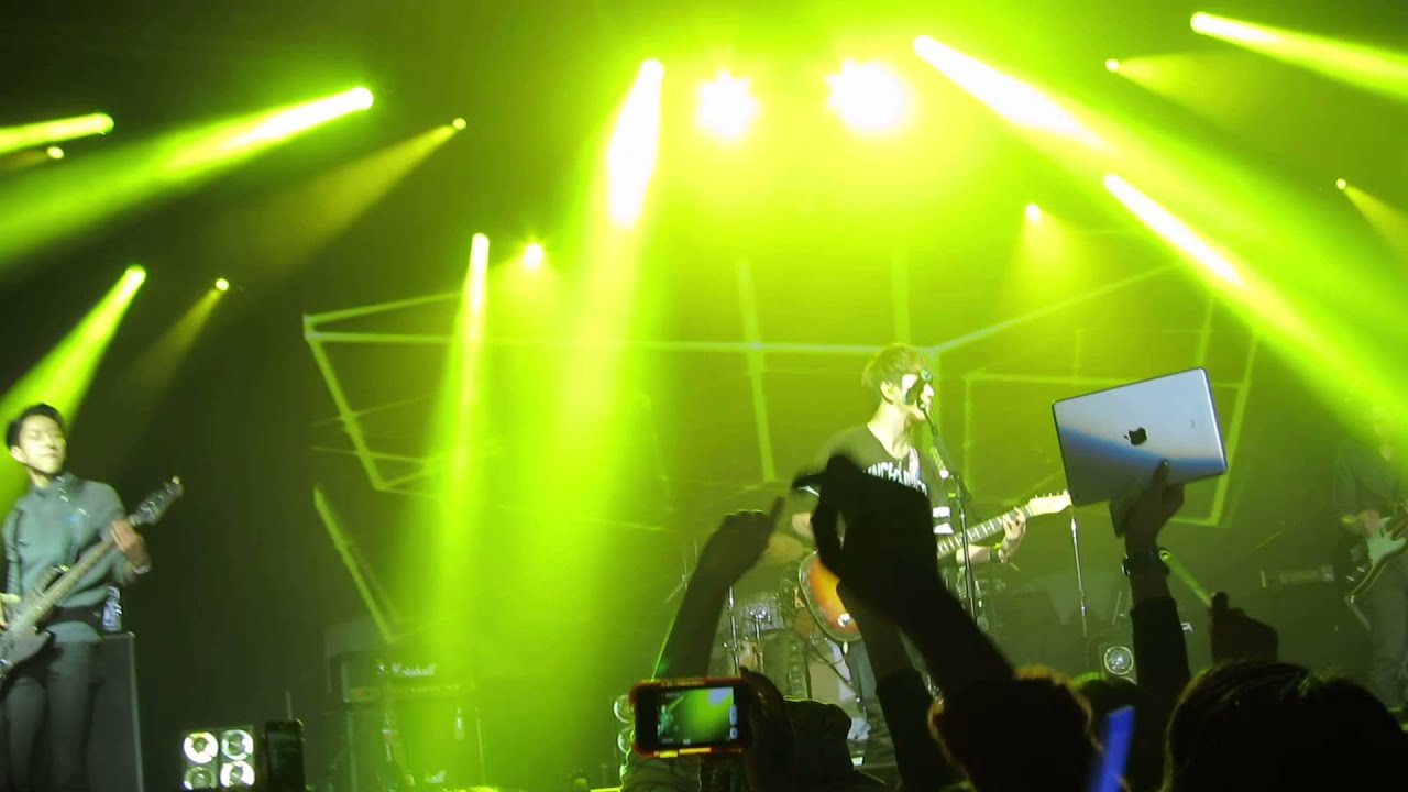 CNBLUE NYC Concert - Member Intro, Man like Me