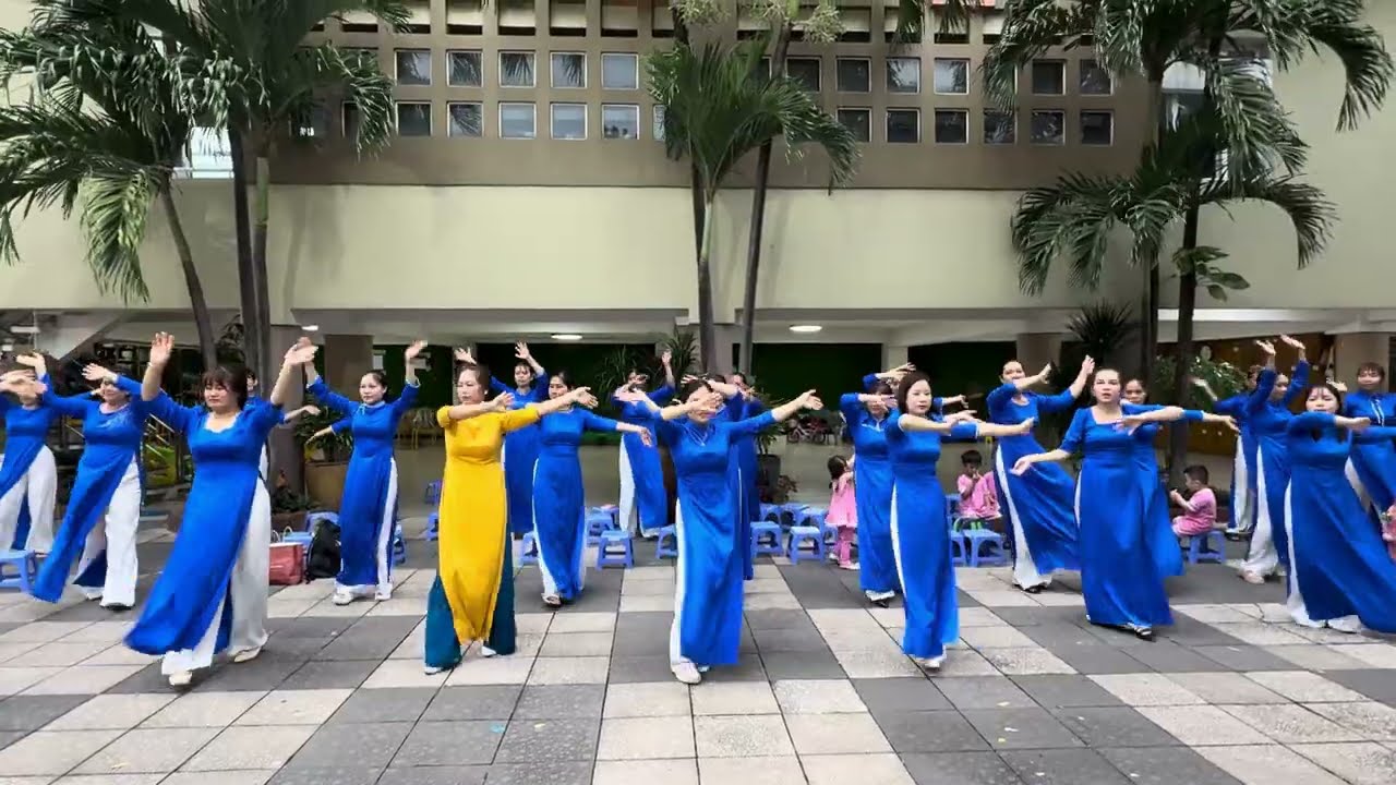Công Đoàn Mầm Non Hạnh Phúc đồng diễn LK Tự Hào Tiếp Bước Tương Lai -TPHCM Tự Hào Vươn Cao Thế Giới