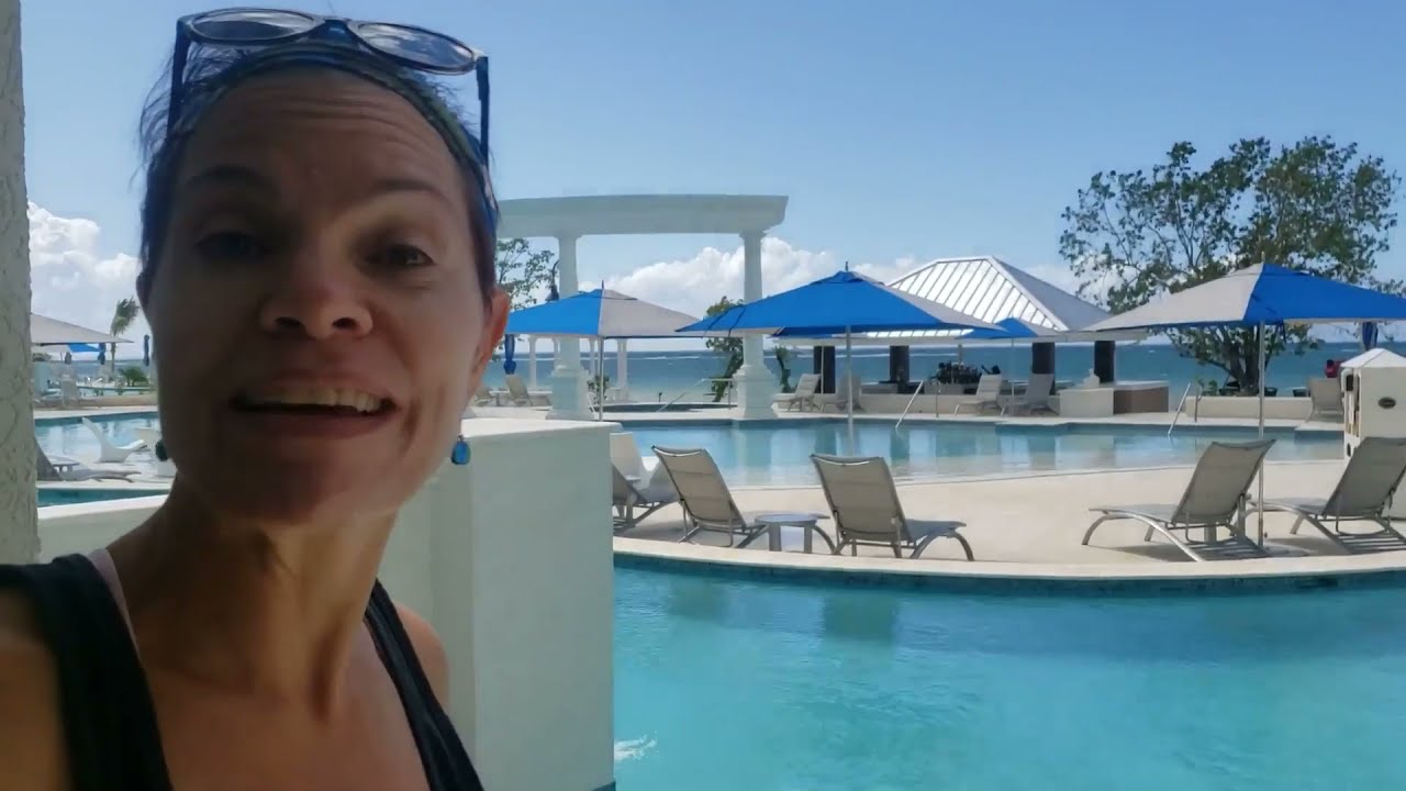Sandals South Coast: SLX - Dutch Beachfront Swim-Up Club Level Junior Suite - Room #2120