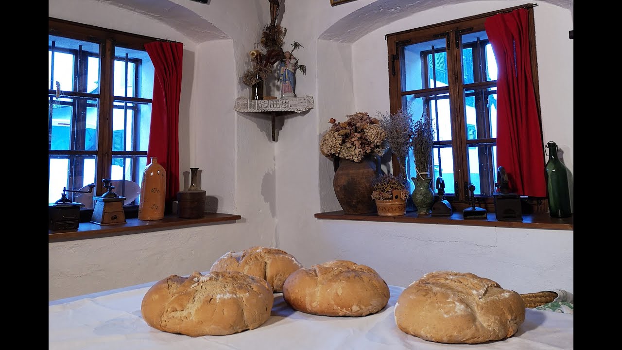 Peka kruha v krušni peči