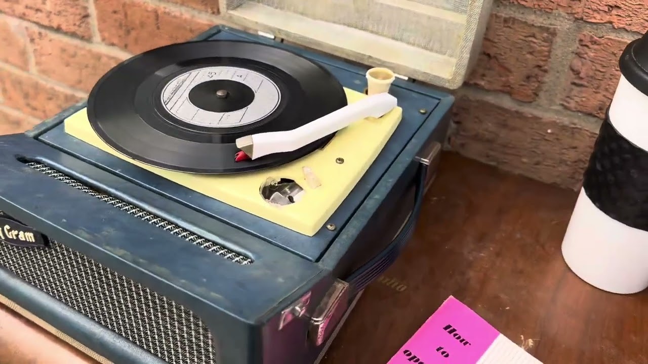 Everready SkyGram Battery 45RPM Record Player