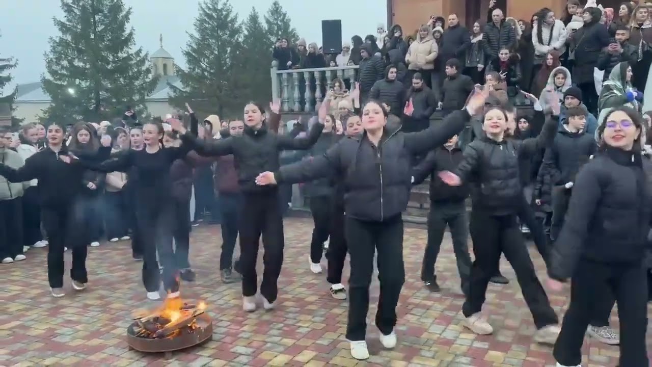 Народными гуляниями Трндез напоминает русскую Масленицу