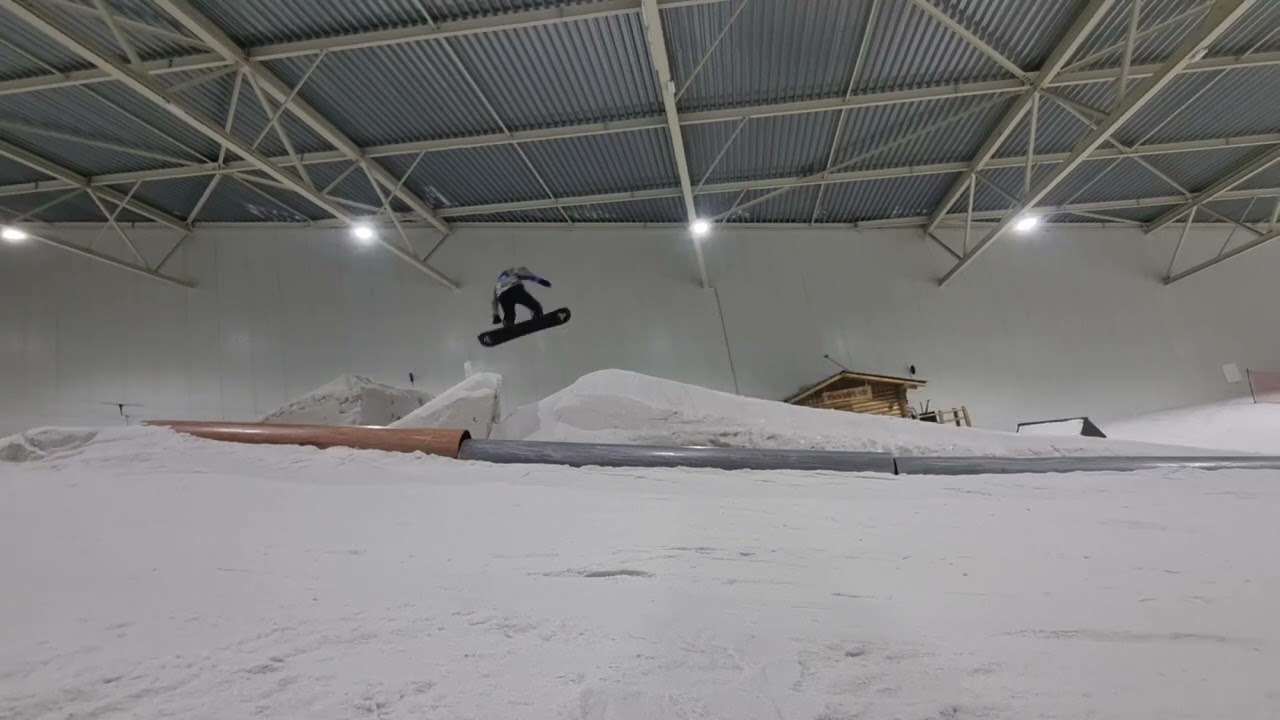Snowboard Jumper in SnowWorld Rucphen-Breda