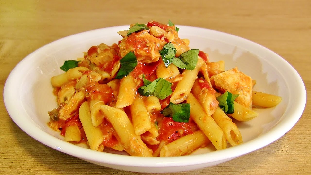 Penne mit Thunfisch Tomatensauce-Thunfisch Soße-Pasta al Tonno