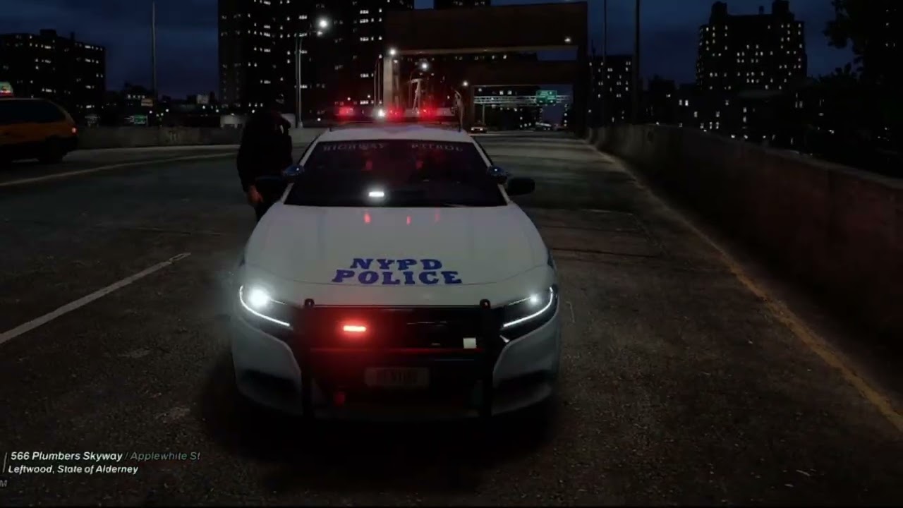 ROUBO UM TAXI E PENSOU Q IA FUGIR GTA 5 NYPD