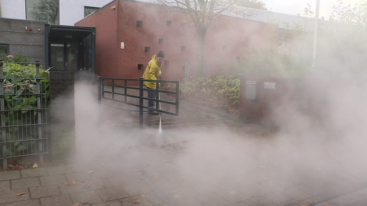 Stomen in Someren: Basisschool De Vonder helemaal schoongespoten na bandenbrand