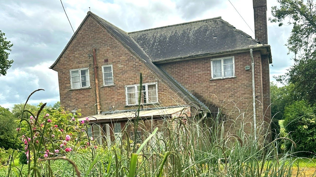 ABANDONED musicians house and games - abandoned places uk