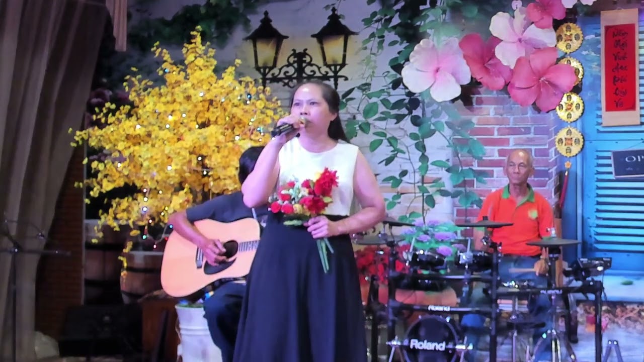 Ai khổ vì ai -  Sáng tác: Thương Linh  - Trình bày : Chị Tuyết