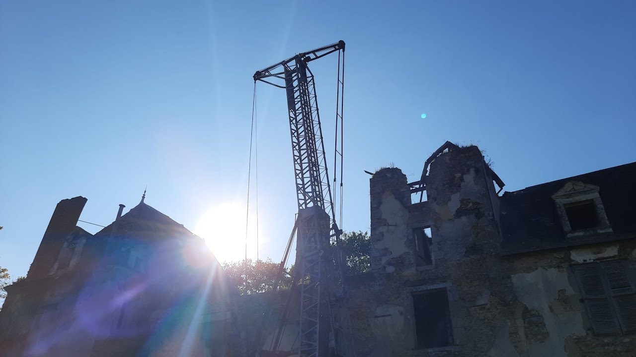 une grue pour mon chateau ! : montage d'une grue électrique Braud Faucheux BF352 de 14m.