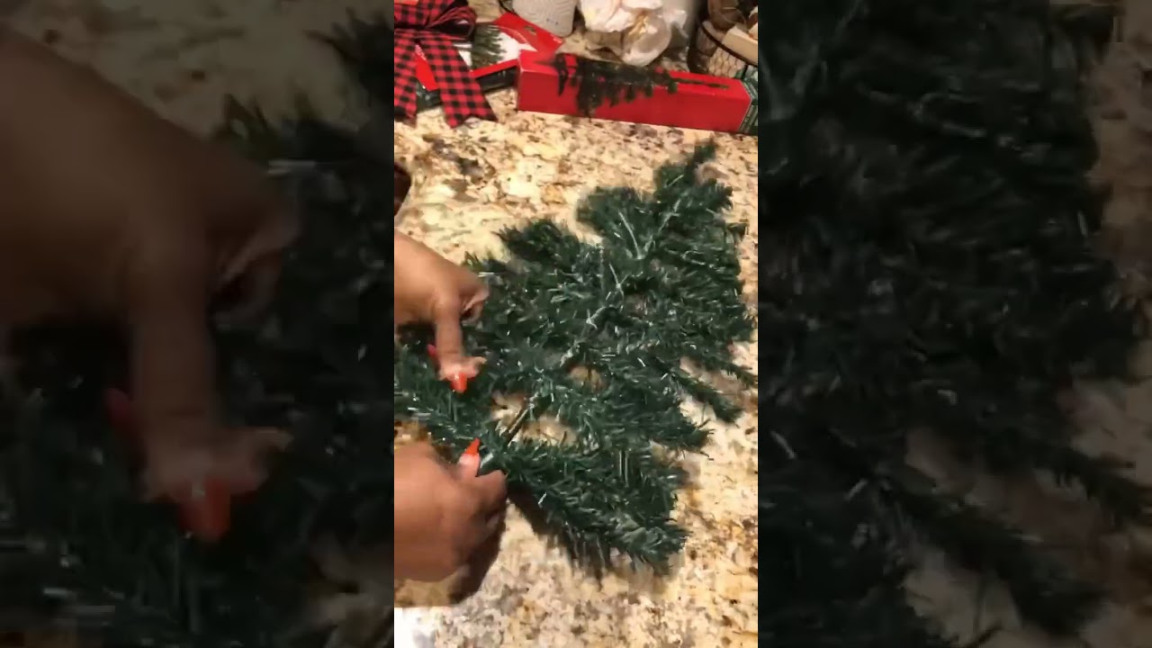 Dollar Tree Christmas Door Swag DIY| #dollartree #holidayswag #diy #christmasdecor