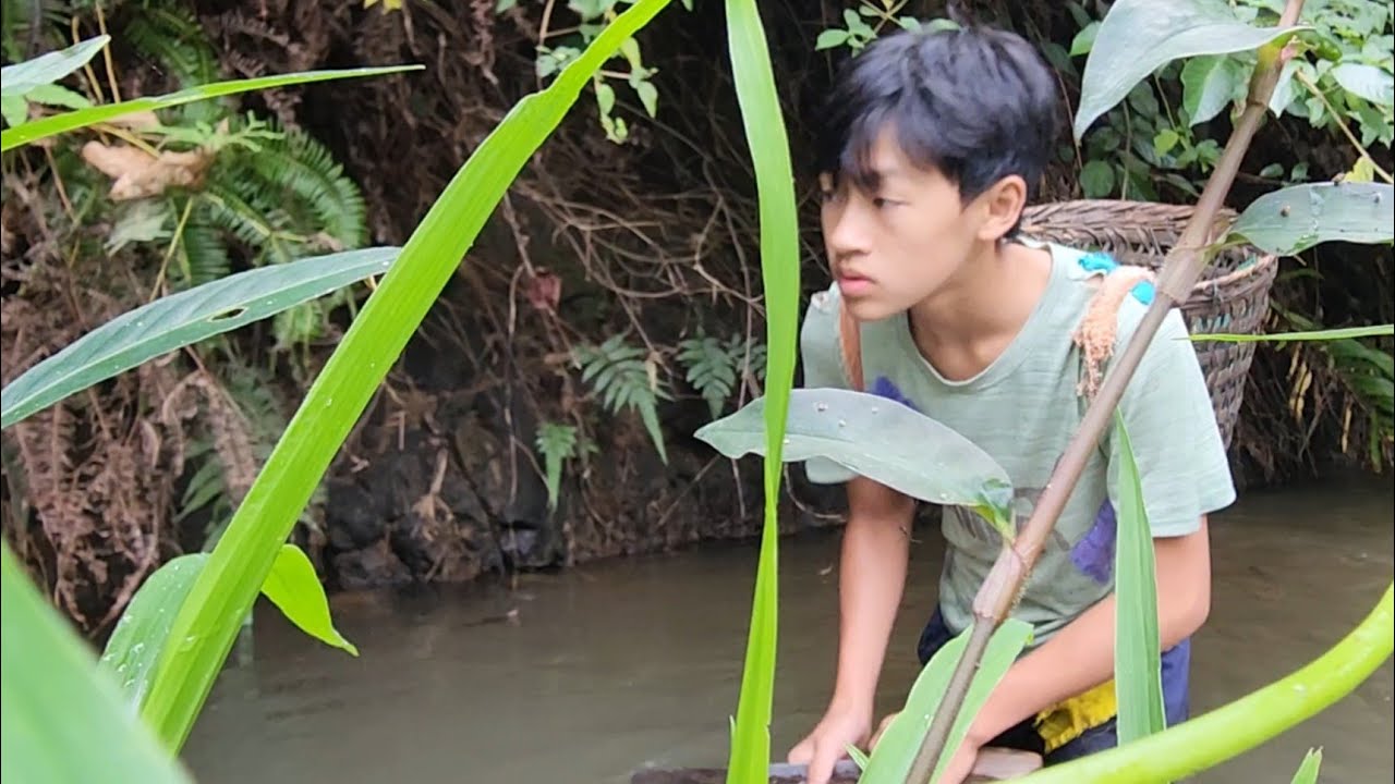 The boy caught fish in the stream and sold it to make a living