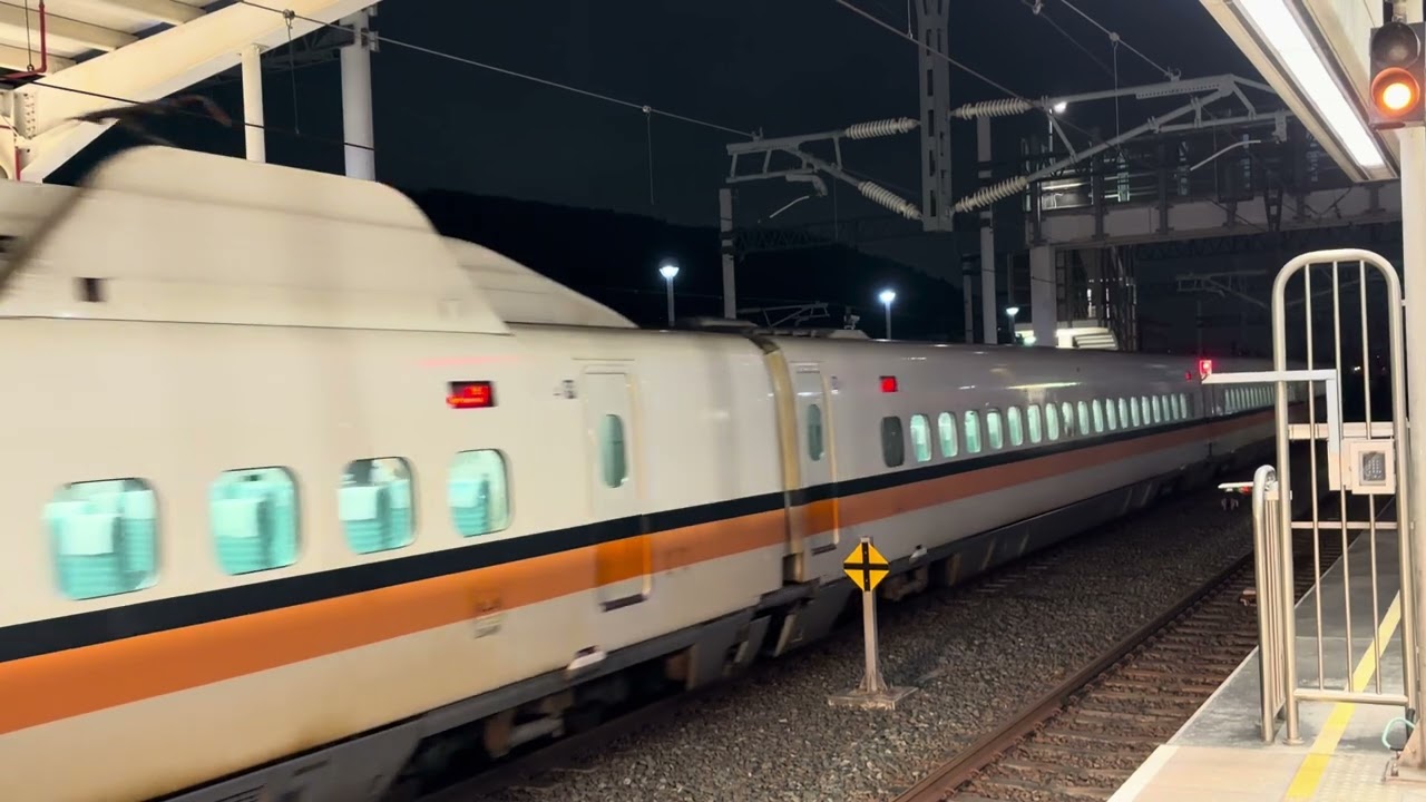 台灣高鐵853次左營站進站