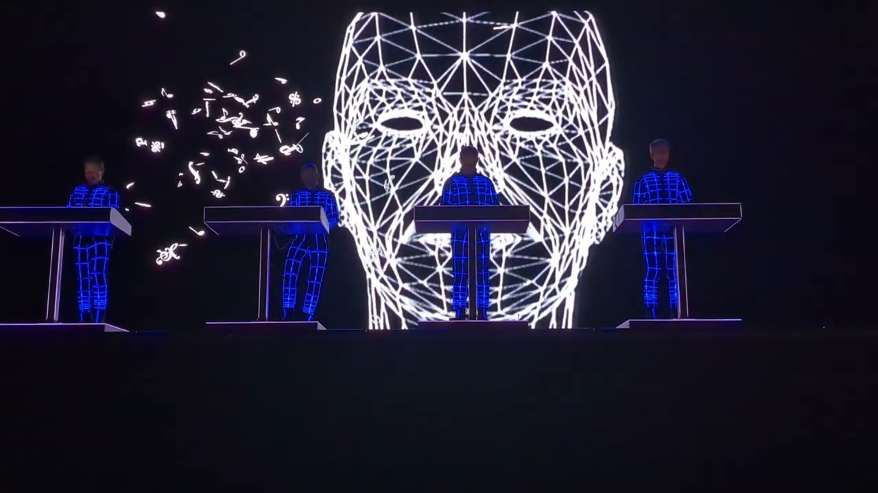 Boing Boom Tschak / Musique Non Stop - Kraftwerk live at Veszprém 9 August 2023, show closing