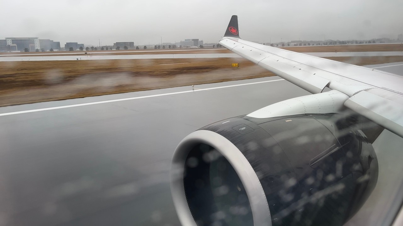 Air Canada Airbus A220-300 Rainy Winter Takeoff from Toronto Pearson | YYZ-YOW
