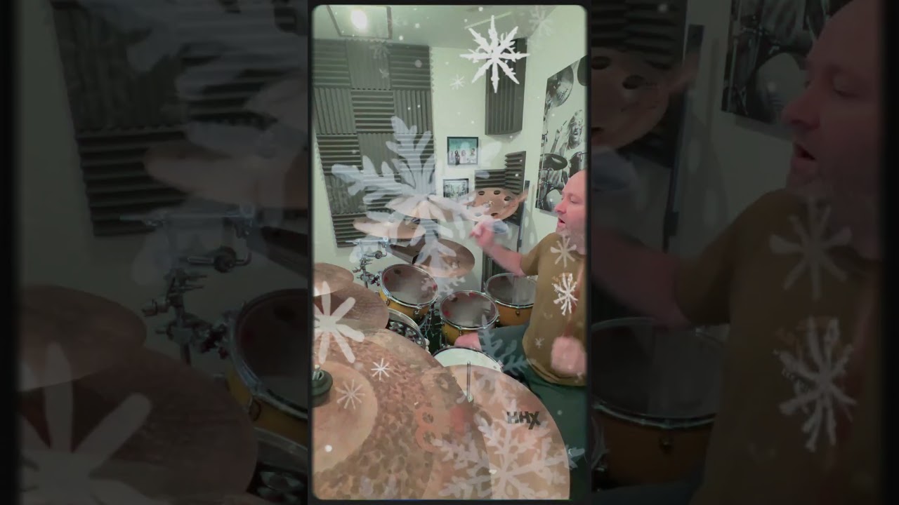 Alt Christmas Hits Different 🖤🎄🥁