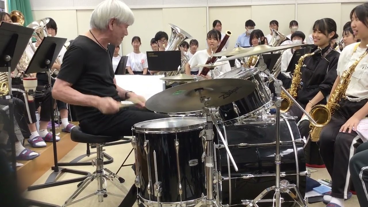 京都橘高校吹奏楽部　真横から撮りました♫