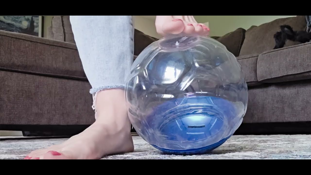 FEET PLAY//CLEAR PLASTIC SOCCER BALL 