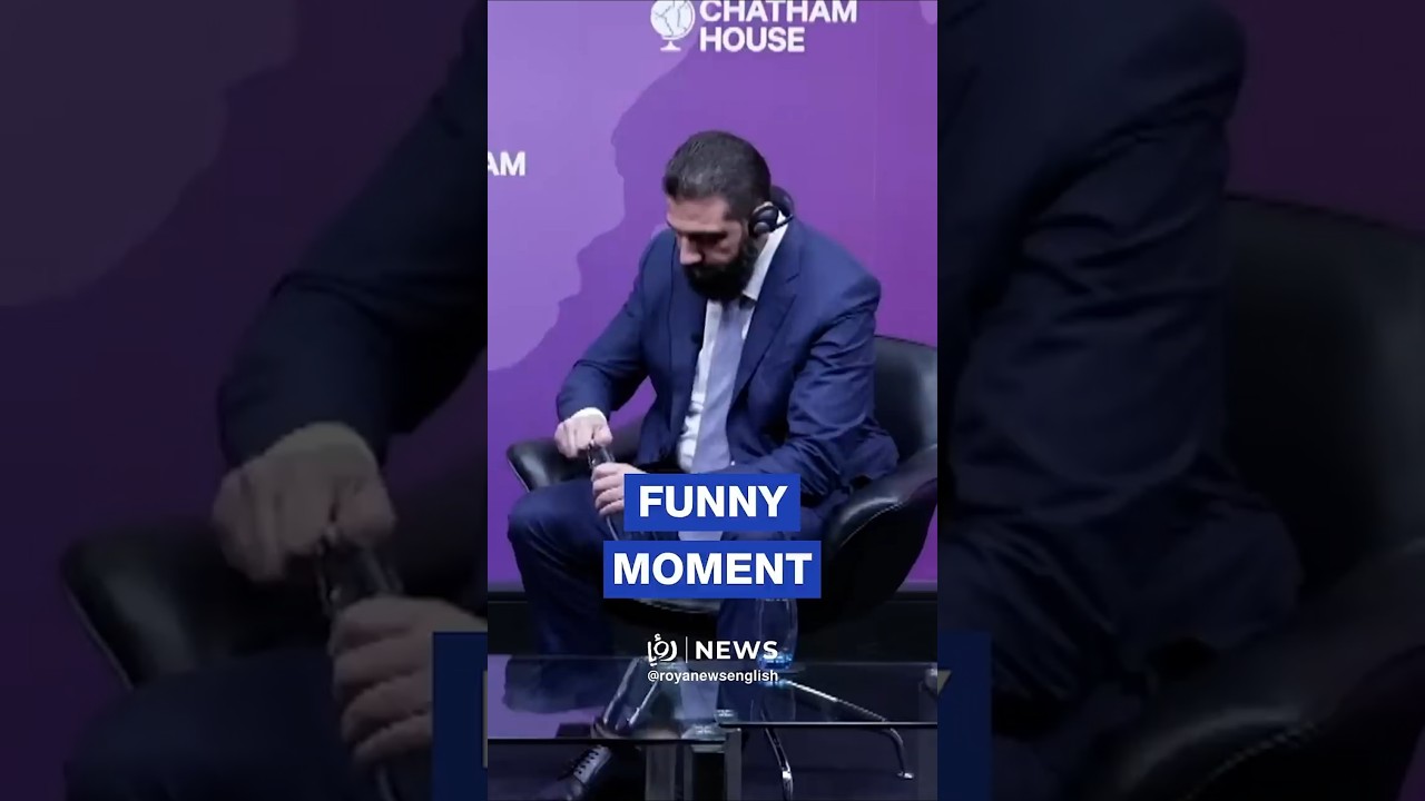 Al-Sharaa fumbles with water bottle at Chatham House