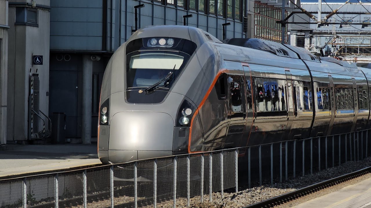[Passing Trains!] Trainspotting At Drammen Station in Oslo
